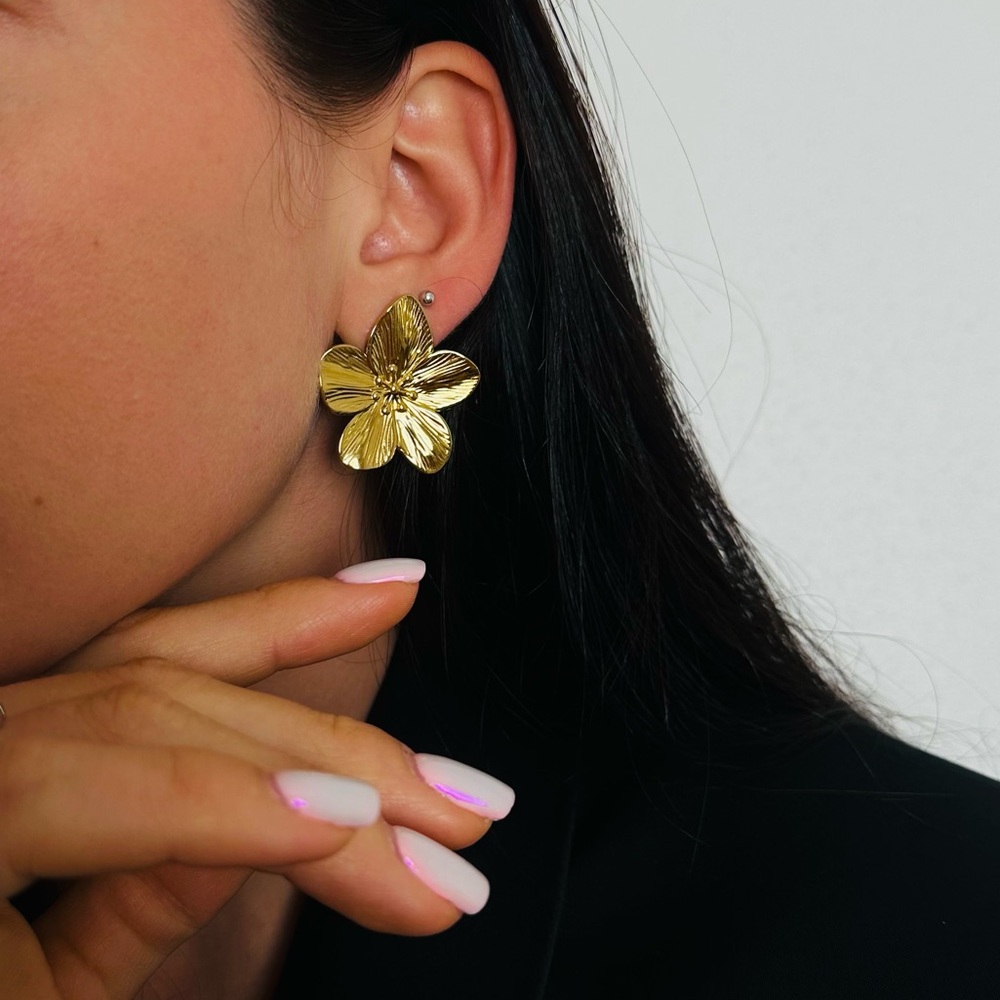 New Vintage Gold Color Flower Metal Stud Earrings